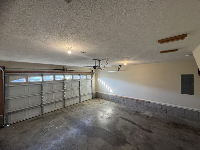 1051 Cindy Jo Ct, Clarksville, TN 37040