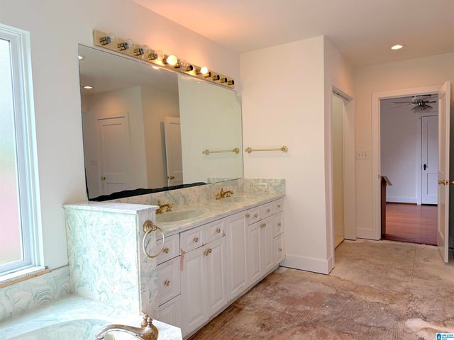 527 ROCKRIDGE AVENUE, Trussville, AL 35173