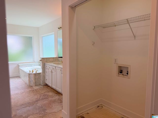 527 ROCKRIDGE AVENUE, Trussville, AL 35173