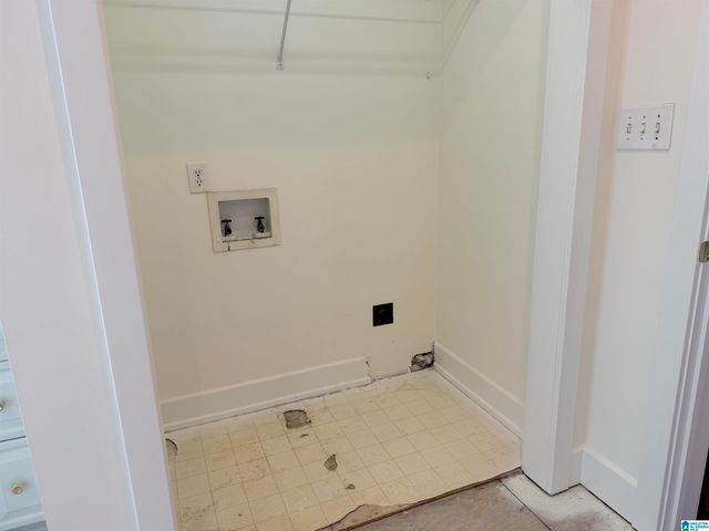 527 ROCKRIDGE AVENUE, Trussville, AL 35173
