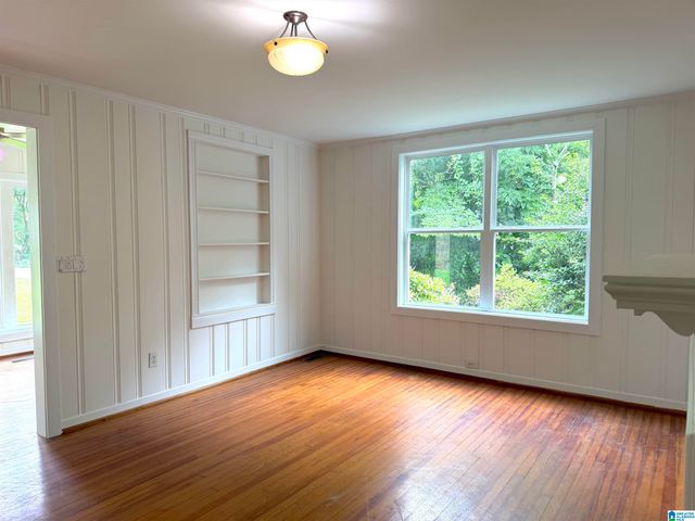 527 ROCKRIDGE AVENUE, Trussville, AL 35173