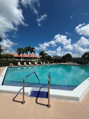 3380 Lucerne Park Drive 4B, Greenacres, FL 33467