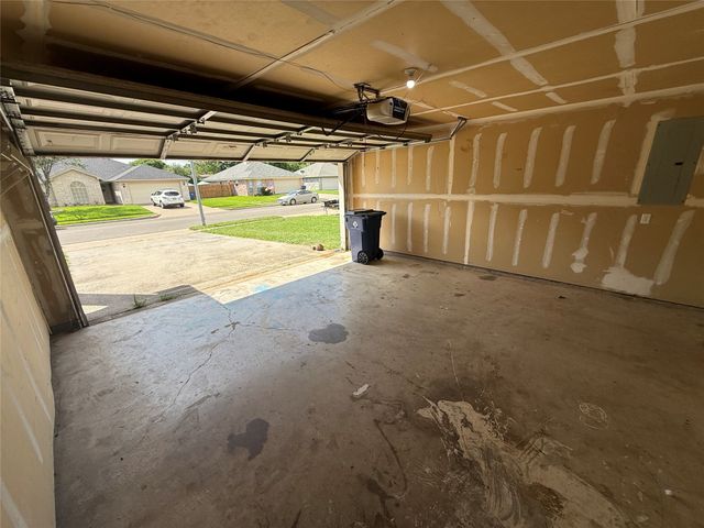 1142 Margie Street, Burleson, TX 76028