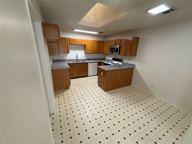 1142 Margie Street, Burleson, TX 76028