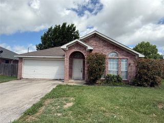 1142 Margie Street, Burleson, TX 76028