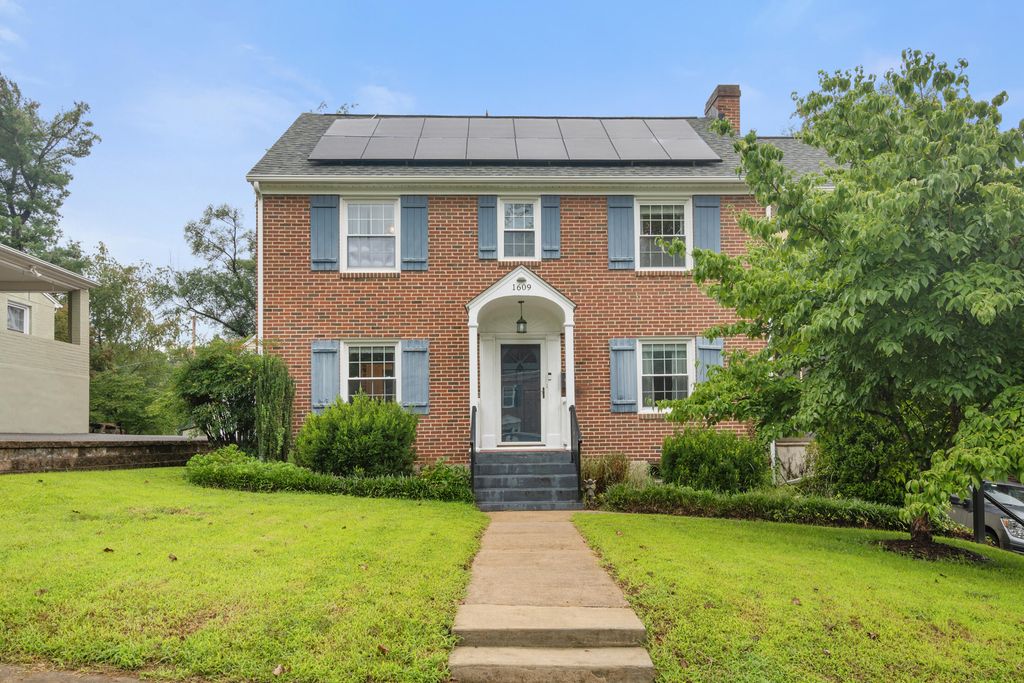 1609 Center Hill DR, Roanoke, VA 24015
