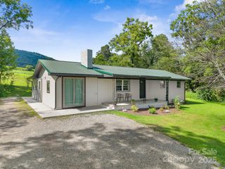 7490 BOYLSTON Highway, Mills River, NC 28759