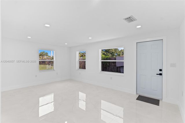 3271 NW 102nd St, Miami, FL 33147