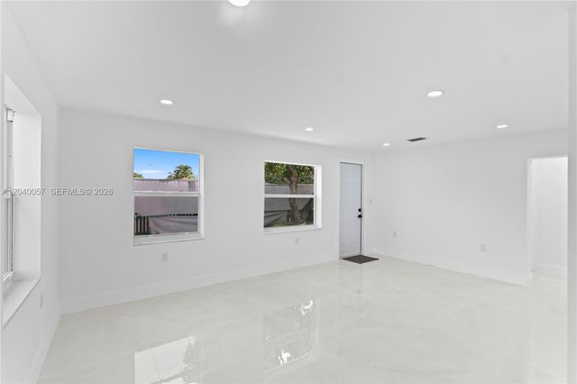 3271 NW 102nd St, Miami, FL 33147