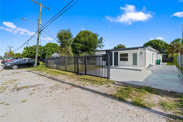 3271 NW 102nd St, Miami, FL 33147
