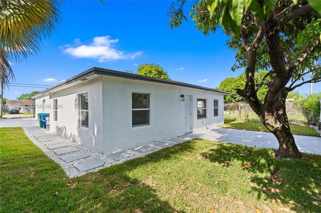 3271 NW 102nd St, Miami, FL 33147