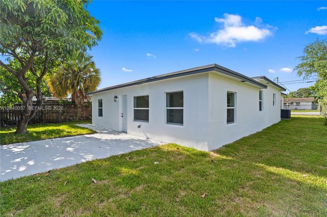 3271 NW 102nd St, Miami, FL 33147