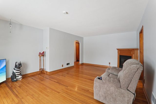 8033 Austin Avenue, Burbank, IL 60459