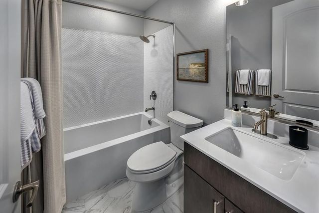 726 Point Martin Way, Daly City, CA 94014