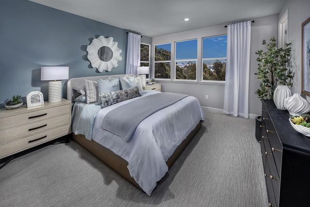 726 Point Martin Way, Daly City, CA 94014