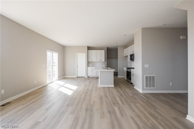3663 Great Windsor Lane, Uniontown, OH 44685