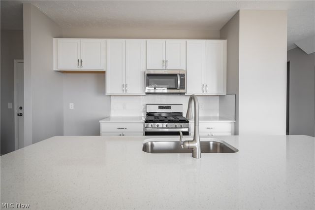 3663 Great Windsor Lane, Uniontown, OH 44685