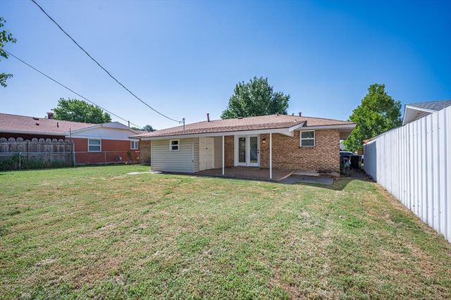 125 SW 6th Street, Moore, OK 73160