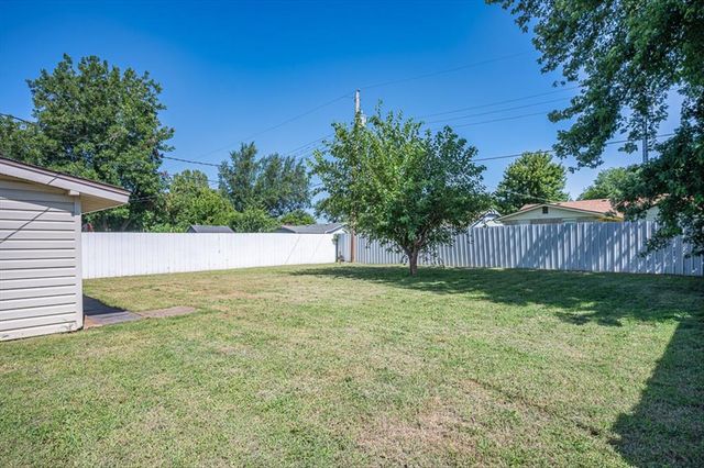 125 SW 6th Street, Moore, OK 73160