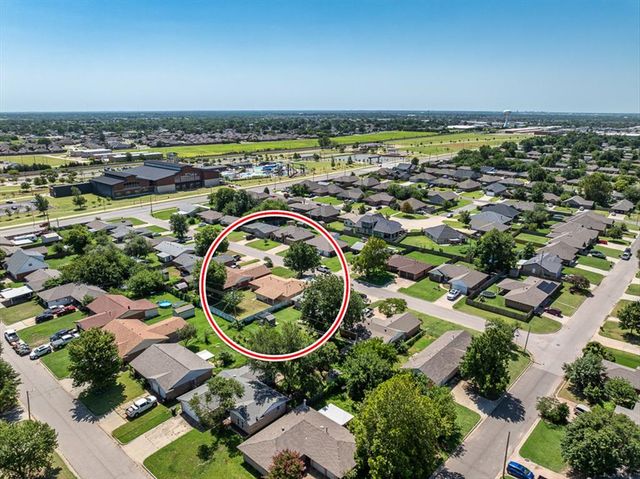 125 SW 6th Street, Moore, OK 73160