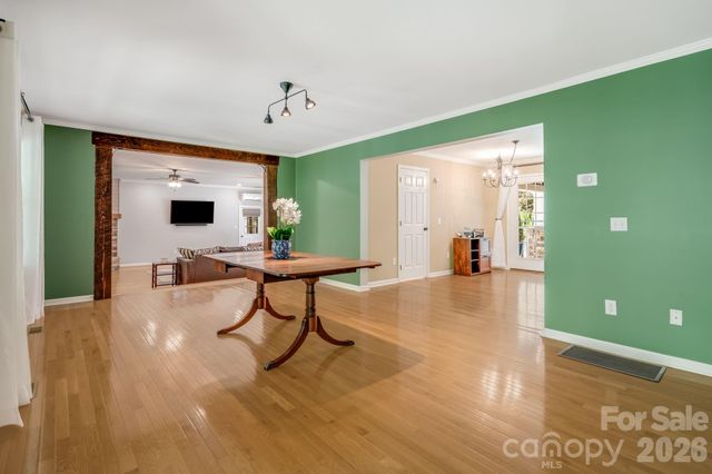 218 S Alta Vista Drive, Saluda, NC 28773