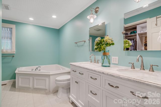 218 S Alta Vista Drive, Saluda, NC 28773