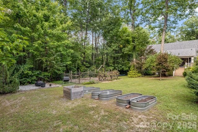 218 S Alta Vista Drive, Saluda, NC 28773