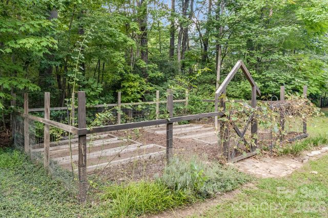 218 S Alta Vista Drive, Saluda, NC 28773