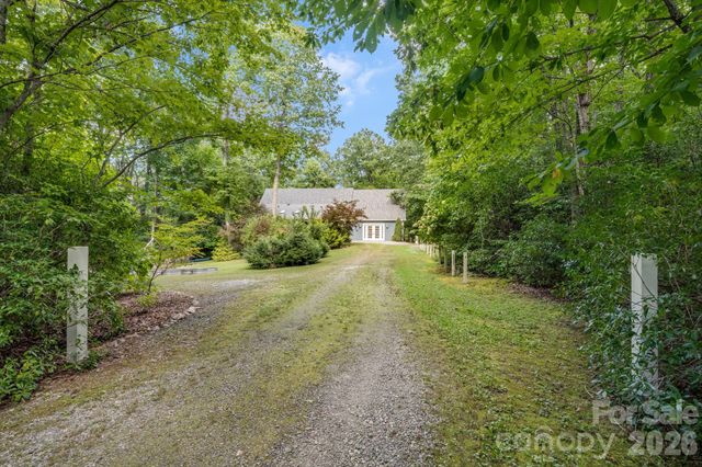 218 S Alta Vista Drive, Saluda, NC 28773
