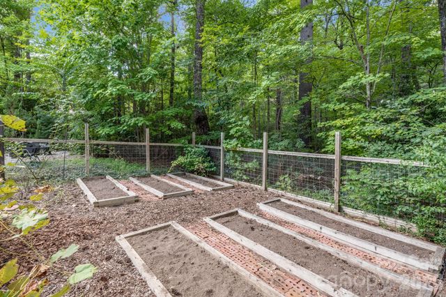 218 S Alta Vista Drive, Saluda, NC 28773