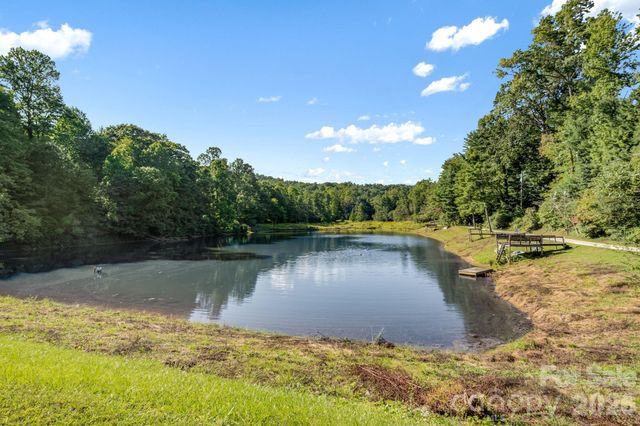 218 S Alta Vista Drive, Saluda, NC 28773