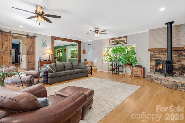 218 S Alta Vista Drive, Saluda, NC 28773