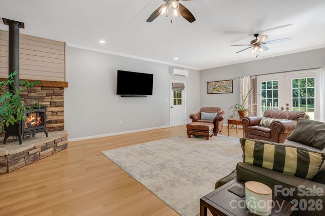 218 S Alta Vista Drive, Saluda, NC 28773