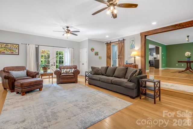 218 S Alta Vista Drive, Saluda, NC 28773