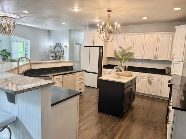 16424 Brookhollow Drive, Westfield, IN 46062