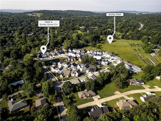 2609 N Gulley Grove Circle, Fayetteville, AR 72703