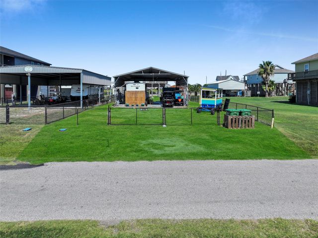 852 S Selwyn, Crystal Beach, TX 77650