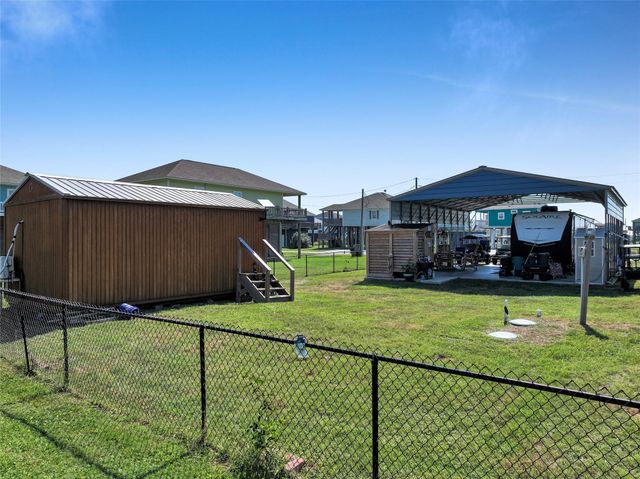 852 S Selwyn, Crystal Beach, TX 77650