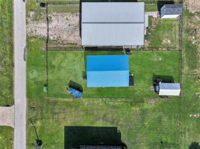 852 S Selwyn, Crystal Beach, TX 77650