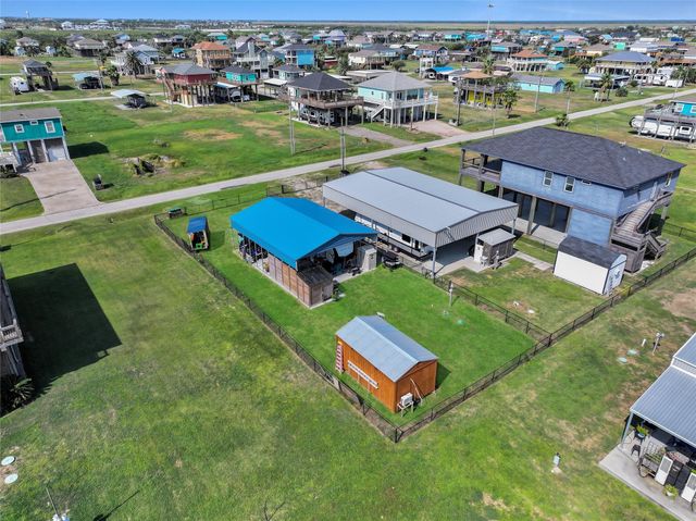852 S Selwyn, Crystal Beach, TX 77650