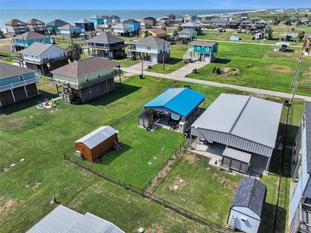 852 S Selwyn, Crystal Beach, TX 77650