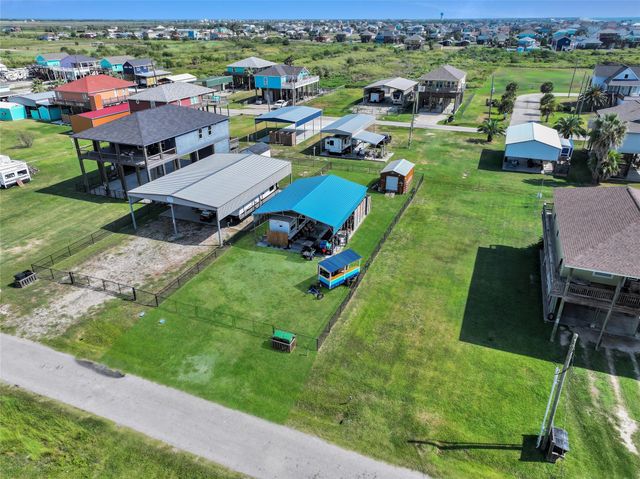 852 S Selwyn, Crystal Beach, TX 77650