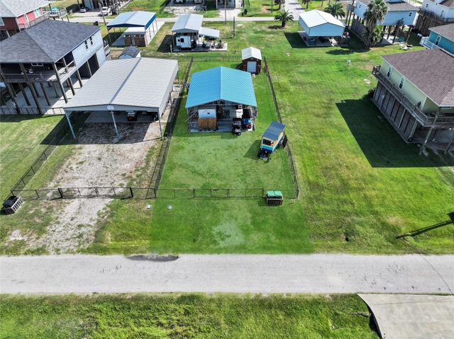 852 S Selwyn, Crystal Beach, TX 77650
