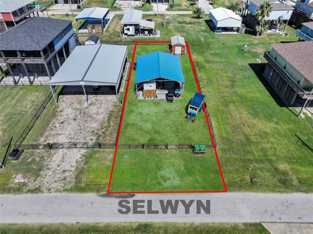 852 S Selwyn, Crystal Beach, TX 77650