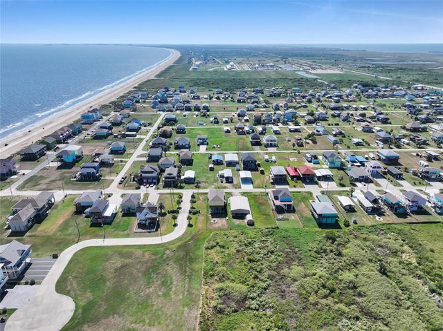 852 S Selwyn, Crystal Beach, TX 77650