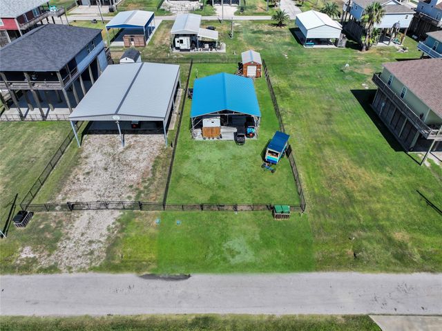 852 S Selwyn, Crystal Beach, TX 77650
