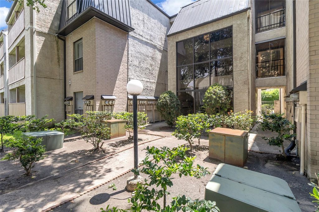 8433 Hearth Drive 35, Houston, TX 77054