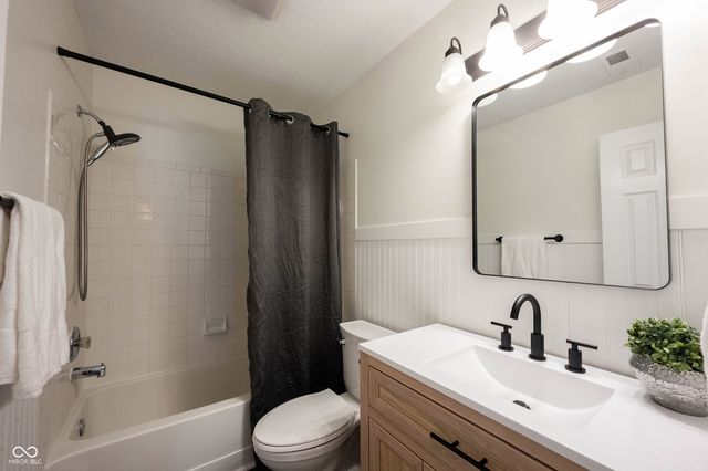 11131 Settlers Court, Fishers, IN 46038