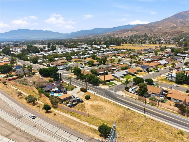 6677 La Praix Street, Highland, CA 92346
