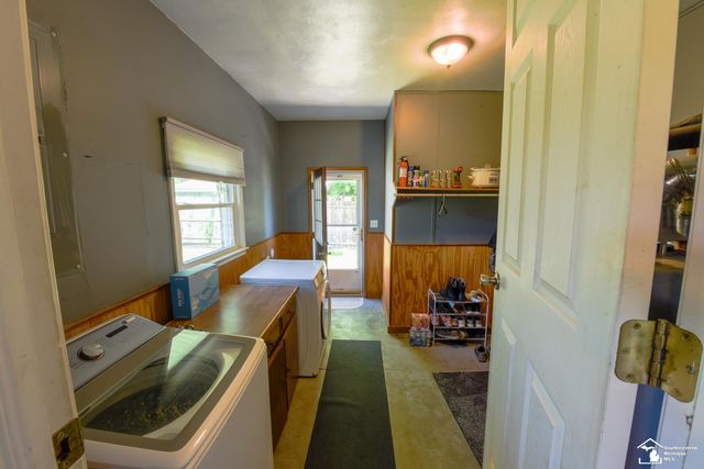 11087 U S Turnpike Road, South Rockwood, MI 48179